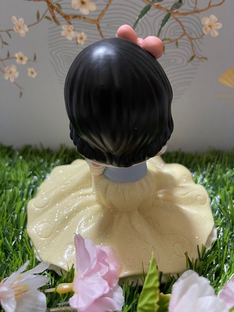 Snow White With Bird