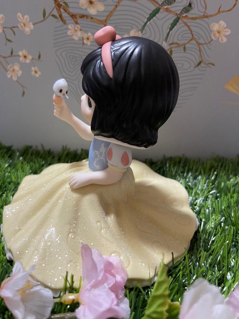 Snow White With Bird