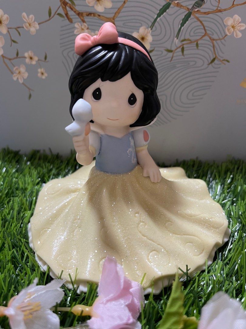 Snow White With Bird