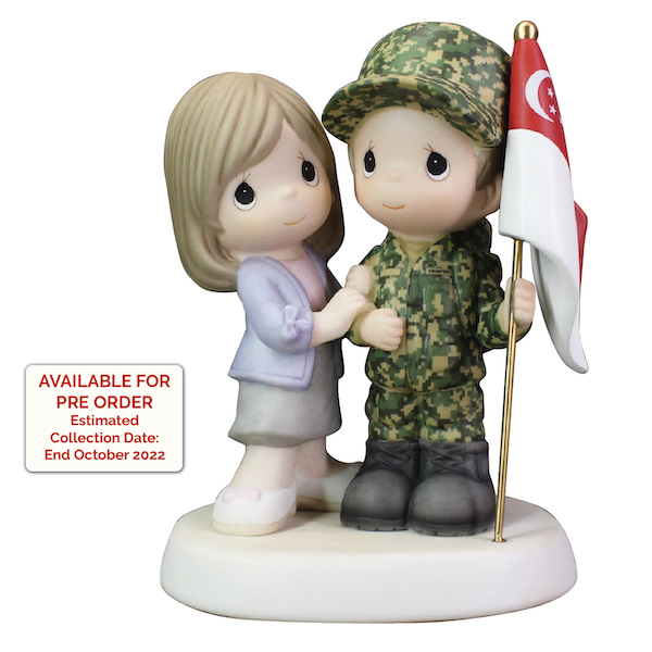229603_singapore_soldier_w_girl_front_w_pre_order_1410707948